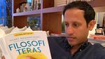 7 Potret Menteri Nadiem Akrab dengan Buku