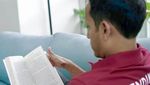 7 Potret Menteri Nadiem Akrab dengan Buku