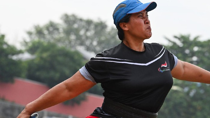 Famini, atlet lempar cakram Indonesia di Paralimpiade Tokyo 2020.