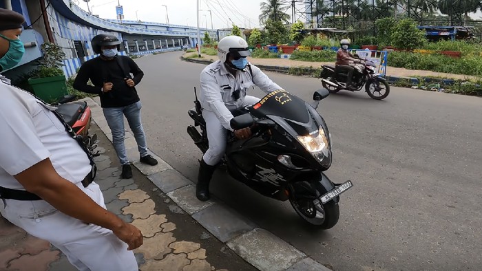 Polisi Jajal Suzuki Hayabusa