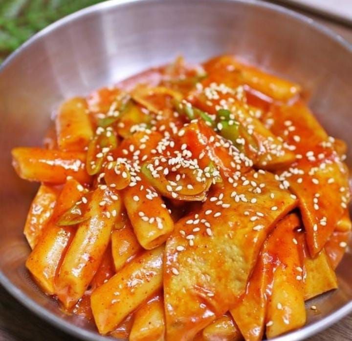 Asyik! Belanja Di 5 Supermarket Korea Ini Bisa Cicip Tteokbokki dan Ramyeon Enak