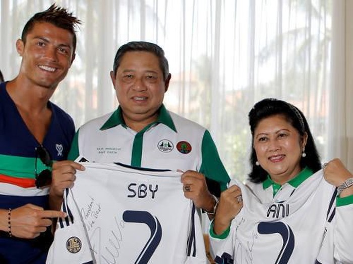 Ronaldo berikan jersey ke SBY
