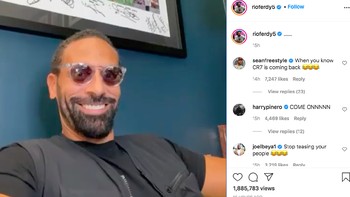 Sedangkan Rio Ferdinand tak dapat menyembunyikan tawa lebarnya. Foto: Instagram