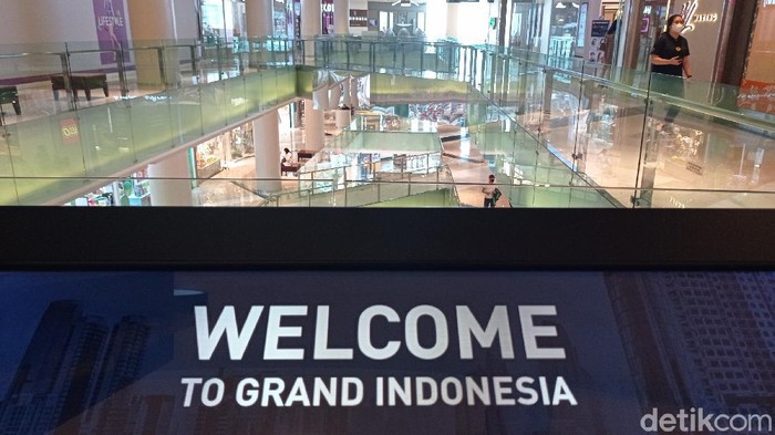 Berdasarkan aplikasi peduli lindungi pukul 14.17 sebanyak 8.351 orang berada di Grand Indonesia dari total kapasitas 140.238 selama PPKM Level 3.