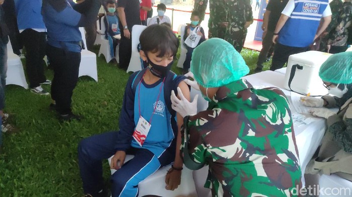Vaksinasi Siswa di Bogor