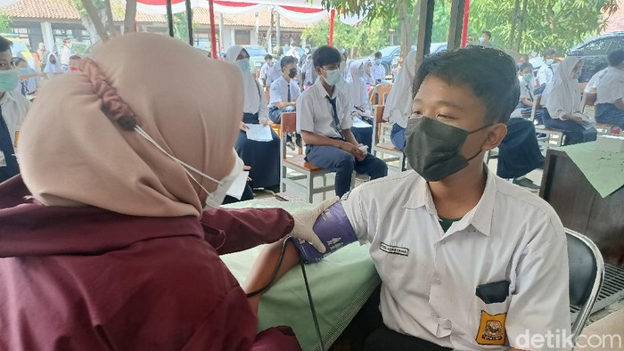 Vaksinasi Siswa Karawang