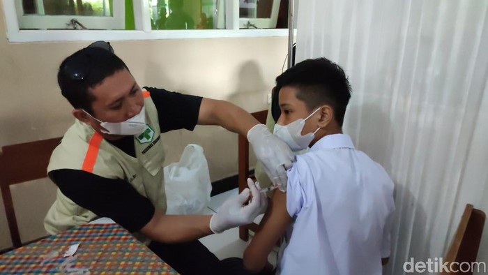 Vaksinasi Siswa SMP di Ciamis