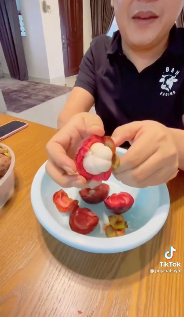 Viral Cara Tradisional Buka Buah Manggis, Lebih Praktis dan Mudah!