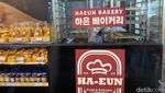 Asyik! Jajan Corn Dog, Susu Pisang, hingga Tteokbokki di Supermarket Korea