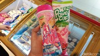 Satu lagi jajanan Korea yang wajib kamu beli saat di sini! Es krim aneka rasa buah dan rasa menyegarkan lainnya. 