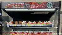 Kimchi halal juga ada di GS The Fresh. Harganya mulai dari Rp 26.100 untuk ukuran kecil.