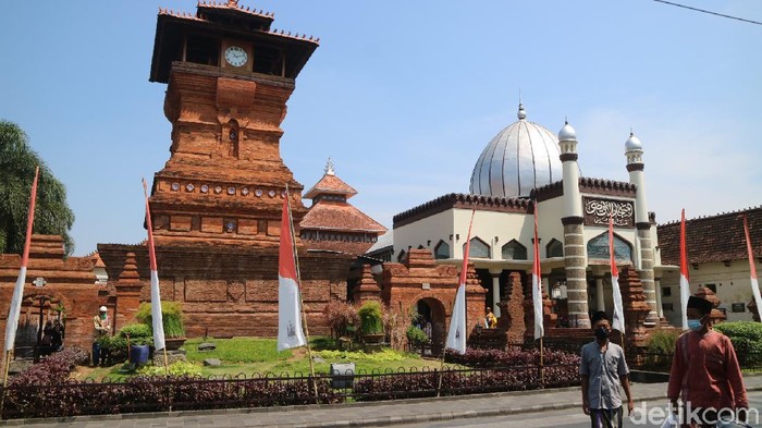 Wisata religi Kudus dibuka lagi mulai Sabtu (28/8/2021).