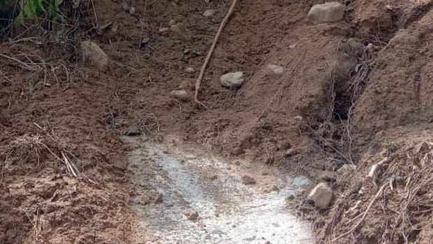 Akses Jalan Tertutup Longsor, Ribuan Jiwa di Pedalaman Desa Lenggo Polewali Mandar Terisolir.