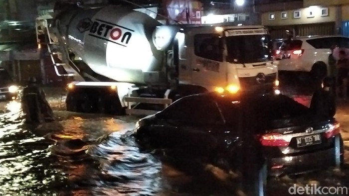 Banjir di Kota Samarinda akibat hujan deras