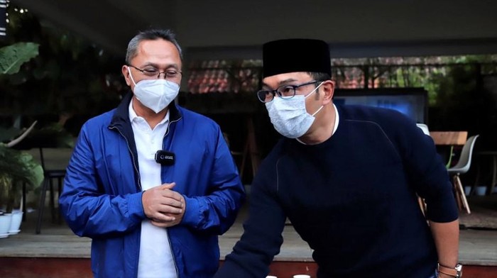 Ketua Umum PAN Zulkifli Hasan bertemu dengan Gubernur Jawa Barat Ridwan Kamil di Bandung. Apa saja hal yang dibahas dalam pertemuan tersebut?