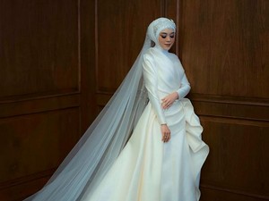 Diisukan Hamil, Lesti Kejora Pakai Gaun Unik Saat Tasyakuran Pernikahan