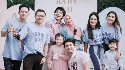8 Potret Atta Halilintar & Aurel Hermansyah Umumkan Jenis Kelamin Calon Bayi