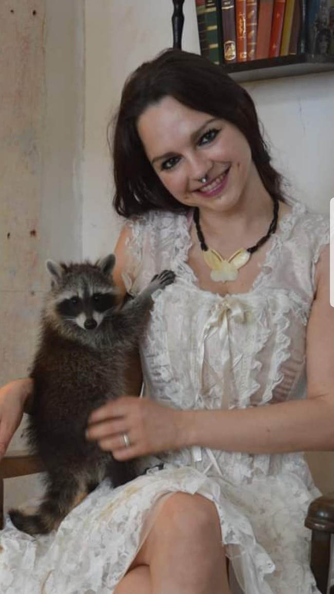 Tak dijelaskan bagaimana macan tutul tersebut bisa menyerangnya namun Jessica terluka parah di bagian kepala. Wanita yang memelihara berbagai macam binatang itu dikabarkan sempat pingsan dan mengalami banyak pendarahan.  Foto: Facebook Lady Butterfly