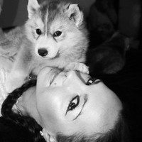 Jessica secara sukarela melakukan sesi foto tersebut mengingat dirinya juga seorang aktivis hak asasi hewan.  Malangnya dia diterkam oleh dua macan tutul yang diajaknya berpose hingga menyebabkan dirinya luka serius. Foto: Facebook Lady Butterfly