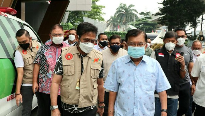 Jusuf Kalla meninjau vaksinasi COVID-19 di Gedung Nindya Karya Jakarta