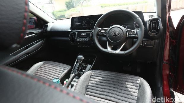 KIA Sonet 7-seater Premier