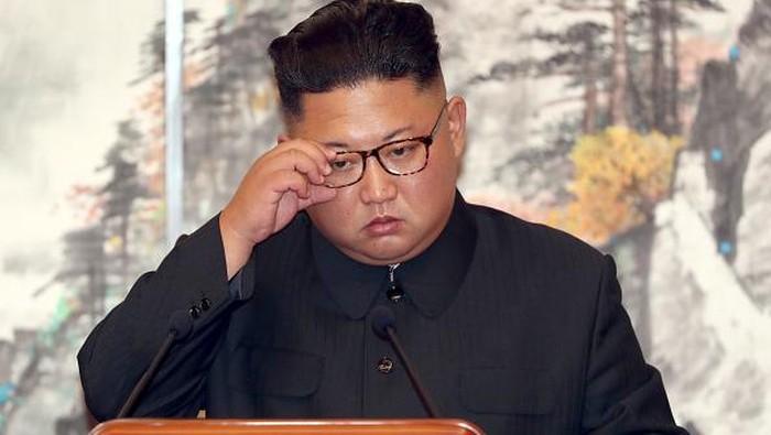 Korut Dikabarkan Cari Pemimpin Baru, Ada Apa dengan Kim Jong Un? Korea Utara disebut tengah cari pengganti Kim Jong Un. Kabar pencarian penerus Kim Jong Un muncul di tengah kekhawatiran menurunnya kesehatan pemimpin Korut itu