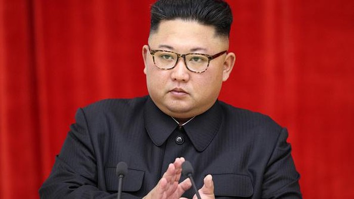 Korut Dikabarkan Cari Pemimpin Baru, Ada Apa dengan Kim Jong Un? Korea Utara disebut tengah cari pengganti Kim Jong Un. Kabar pencarian penerus Kim Jong Un muncul di tengah kekhawatiran menurunnya kesehatan pemimpin Korut itu