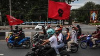 Diketahui, pengunjuk rasa anti-pemerintah gelar aksi unjuk rasa untuk mengkritik penanganan Corona di Thailand. Getty Images/Lauren DeCicca.