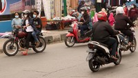 Hal ini tentunya sangat berbahaya bagi para pengguna jalan, baik si pengendara motor itu sendiri ataupun orang lain.