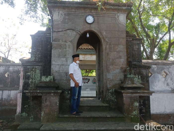 Di balik ketenarannya sebagai Kota Santri, Jombang menyimpan cerita legenda terkait Majapahit. Salah satunya tentang sosok Kebokicak, manusia sakti yang akhirnya memeluk Islam.