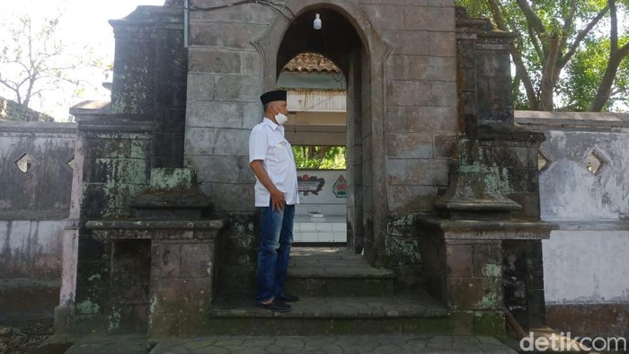 Di balik ketenarannya sebagai Kota Santri, Jombang menyimpan cerita legenda terkait Majapahit. Salah satunya tentang sosok Kebokicak, manusia sakti yang akhirnya memeluk Islam.