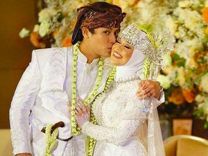 Lesti Kejora dan Rizky Billar Rebutan Amplop Tebal dari Doni Salmanan