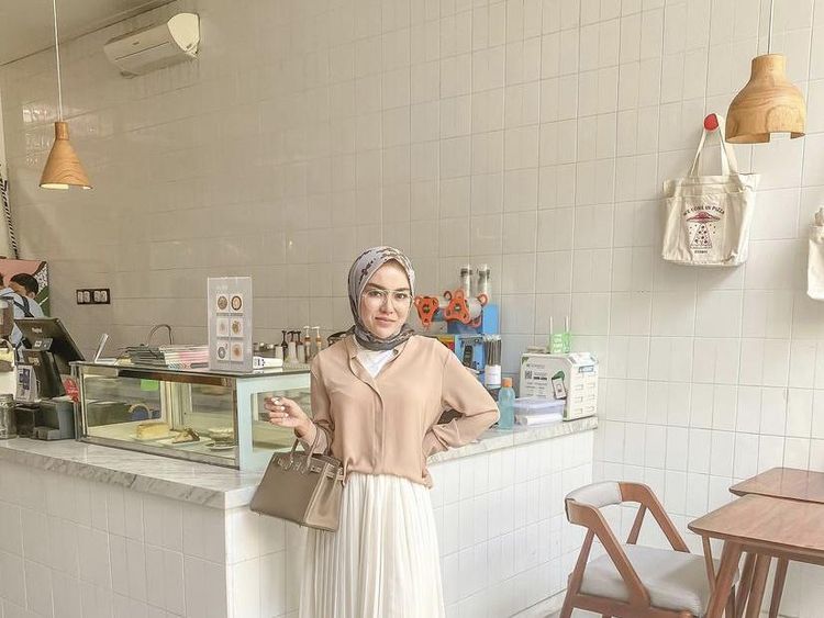 Medina Zein, Kolektor Tas Mahal yang Juga Sering Makan di Restoran Mewah