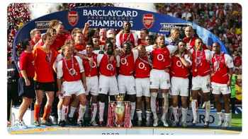 Banyak fans menyuarakan Arsenal harus segera memperbaiki diri agar bisa mengulang kisah sukses lama ini. Foto: Twitter