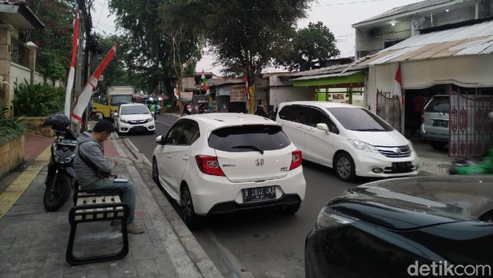 Parkir liar di Jl Tebet Timur (Athika Rahma/detikcom)