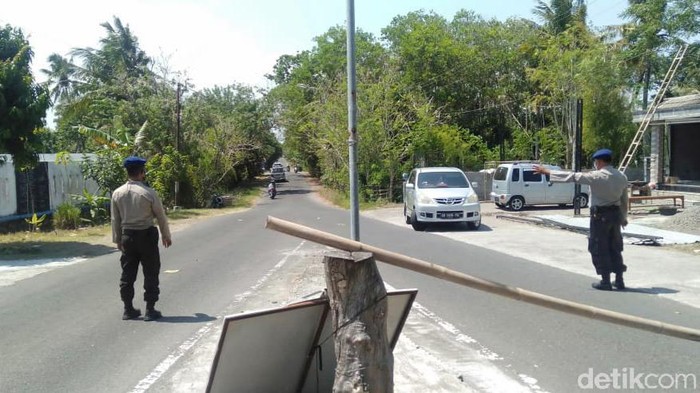Penyekatan di depan pos TPR Samas, Kabupaten Bantul, Minggu (29/8/2021).
