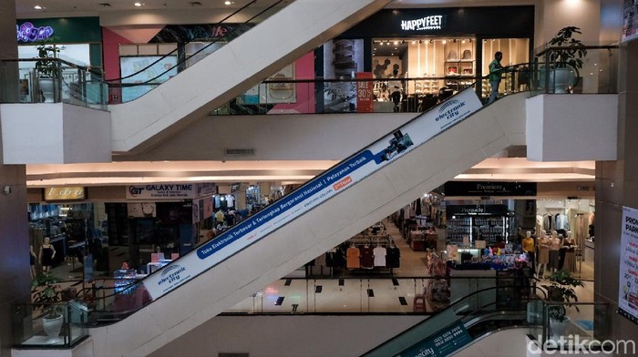 Mal di Tangerang kembali bergeliat usai kawasan itu kini berstasus PPKM Level 3. Mal pun kembali jadi tujuan warga untuk isi waktu libur di akhir pekan.