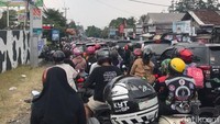Foto: Kemacetan diduga terjadi karena banyaknya volume kendaraan dari arah Puncak ke Jakarta (Dok narsum atas nama Lukman Nul Hakim)