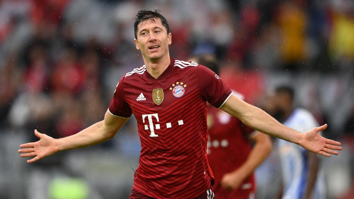 Robert Lewandowski meyakini, dirinya tidak perlu membuktikan diri dengan bermain di liga lain. (Foto: Getty Images/Matthias Hangst)