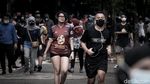 Jakarta PPKM Level 3, Warga Ramai-ramai Olahraga di GBK