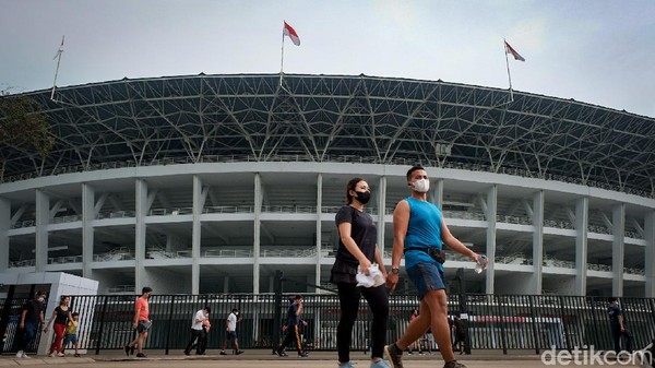 Jakarta PPKM Level 3, Warga Ramai-ramai Olahraga di GBK