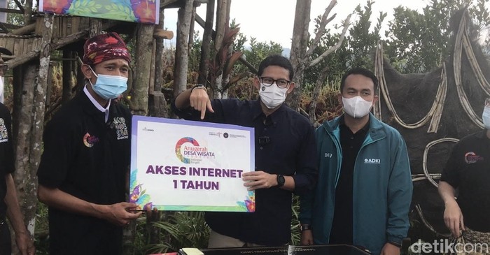 Sandiaga Uno di Desa Saribu Gonjong Sumbar