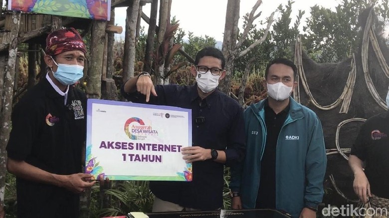Sandiaga Uno di Desa Saribu Gonjong Sumbar