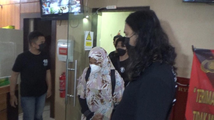 Wanita yang jadi otak begal taksi online di Makassar.
