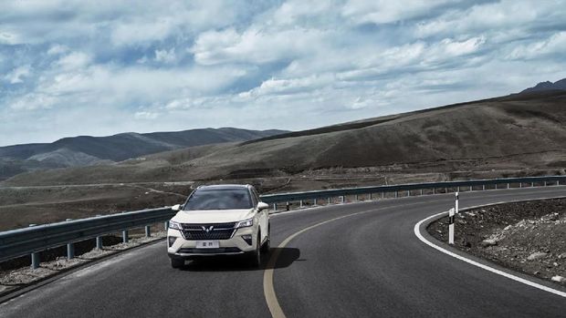 Wuling Xing Chen, Adik Wuling Almaz