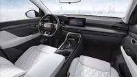 Beralih ke interior, kabin Wuling Asta didominasi warna two-tone yang modern dan minimalis. Dasbor horizontal Wuling Xing Chen dikonfigurasikan dengan tiga tingkat--atas, tengah dan bawah. Foto: Dok. SGMW