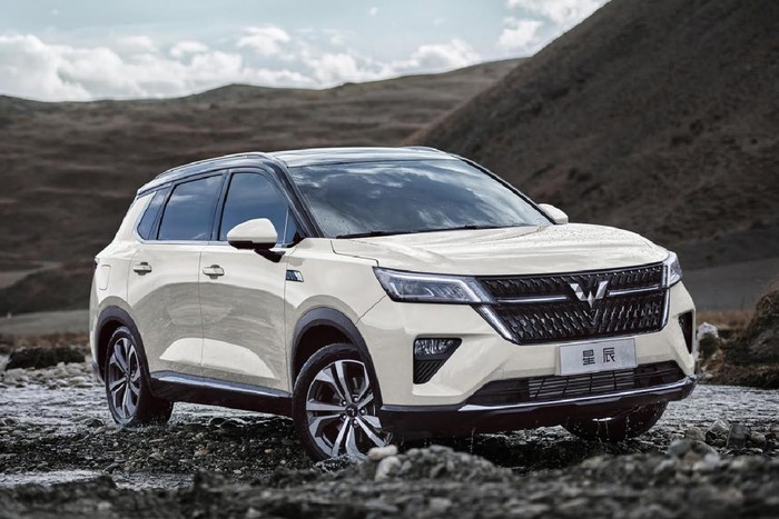 Wuling Xing Chen, Adik Wuling Almaz Wuling Xing Chen, Adik Wuling Almaz