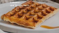 Croffle ditawarkan Croustille Bakery & Coffee yang ada di kawasan Menteng. Varian original dibanderol Rp 22 ribu per buah, sementaran Maple Nutella Caramel seharga Rp 28 ribu. Foto: Instagram croustillebakery