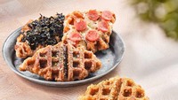 Tokyo Gorilla punya banyak gerai di Jakarta dan sekitarnya. Menunya hanya croffle, namun ada dalam banyak pilihan rasa. Terbagi dalam kategori original, croffle gurih, dan croffle manis. Pilihan rasanya ada matcha, Lotus Biscoff, cinnamon, keju, dan daging dengan mayonnaise. Harga per paket isi 3 croffle mulai dari Rp 30 ribu. Foto: Instagram tokyogorilla.id  