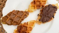Croffle enak selanjutnya bisa kamu cicipi di Dapur Ola yang ada di Cipete Utara. Harga Rp 20 ribu, kamu bisa mendapat dua croffle di sini lengkap dengan saus cocolannya seperti Nutella dan Lotus Biscoff. Foto: Instagram dapurola